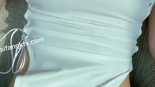 三女一男激情4P，有钱大哥的幸福生活，一人玩三女颜值不错丝袜情趣，各种轮草