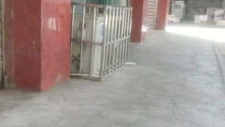 喜爱夜蒲1粤语第一视角直拍片段，肥b空姐被肌肉男玩到腿发抖