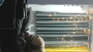 兴奋的少女在街上吸吮大鸡巴