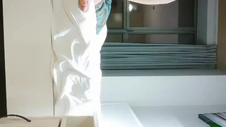 SWAG稚嫩小白虎『Chloesky』邻居小哥哥把我带到附近汽旅 口爆女上位直接征服他