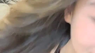 网路红人VV姐穿著黑色蕾丝裤袜高跟乡下田间啪