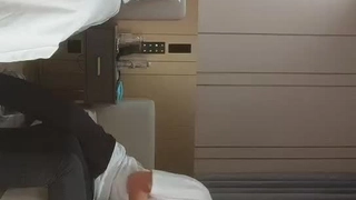 欧洲帅哥狠狠地操了一个小胸部的泰国少女