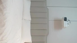 孽子风情美少妇背着老公跟我又在公园里偷情，被射了一嘴，口吐浓精